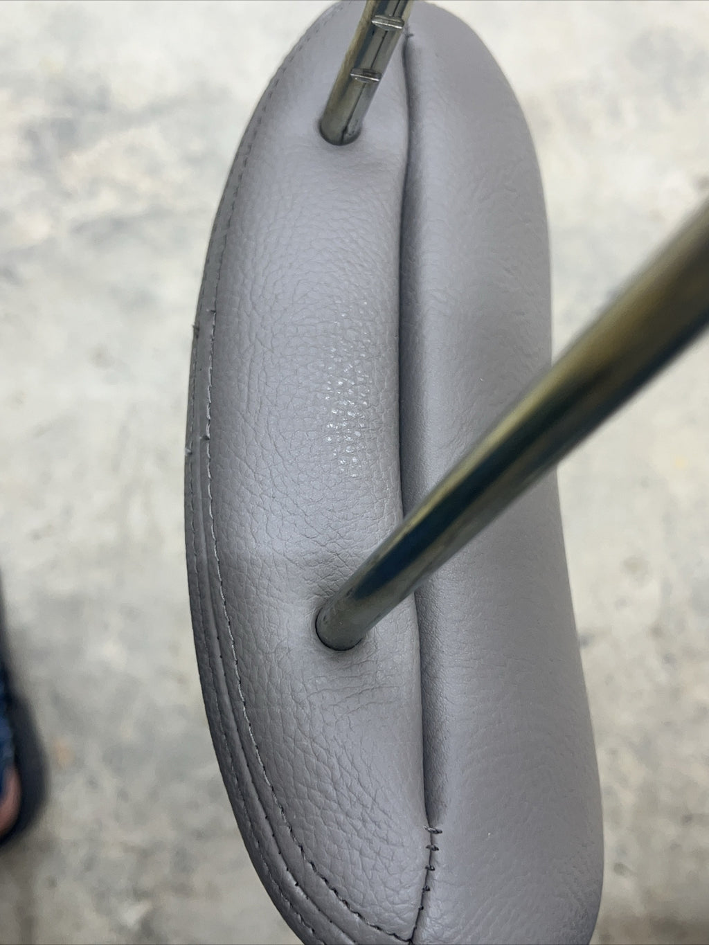 2001-2007 Chrysler Town & Country Headrest Rear Seat Gray Leather