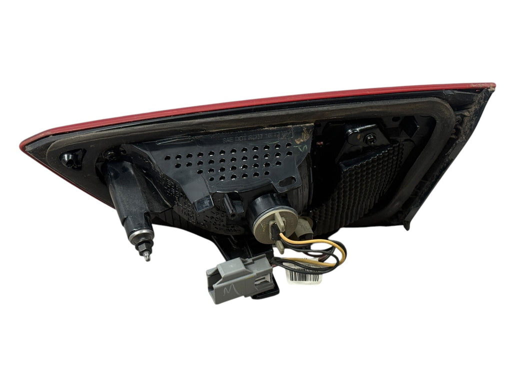Left Driver Side On-Lid Tail Light For 2016-2023 Malibu GM2802114 84130996