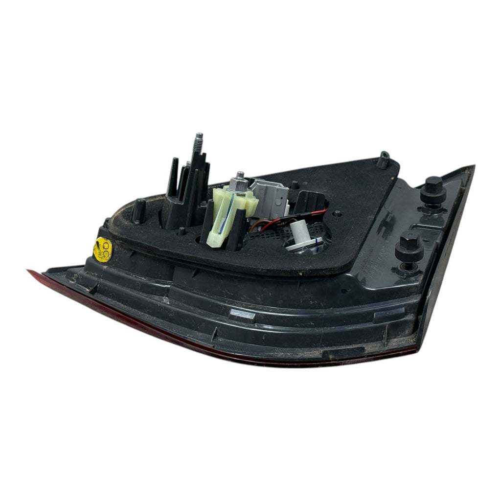 2015 2016 2017 Chrysler 200 LH Inner Tail Light (Deck Lid Mounted) BDM92403000