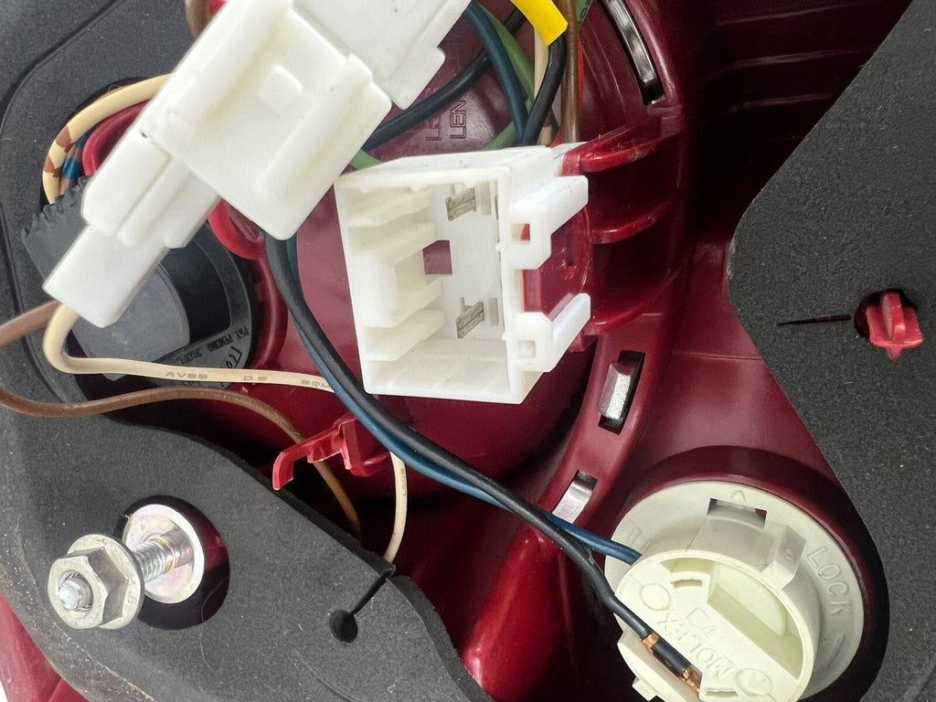 2008-2009 Pontiac G8 Right Passenger Tail Light Assembly OEM GM 92202360