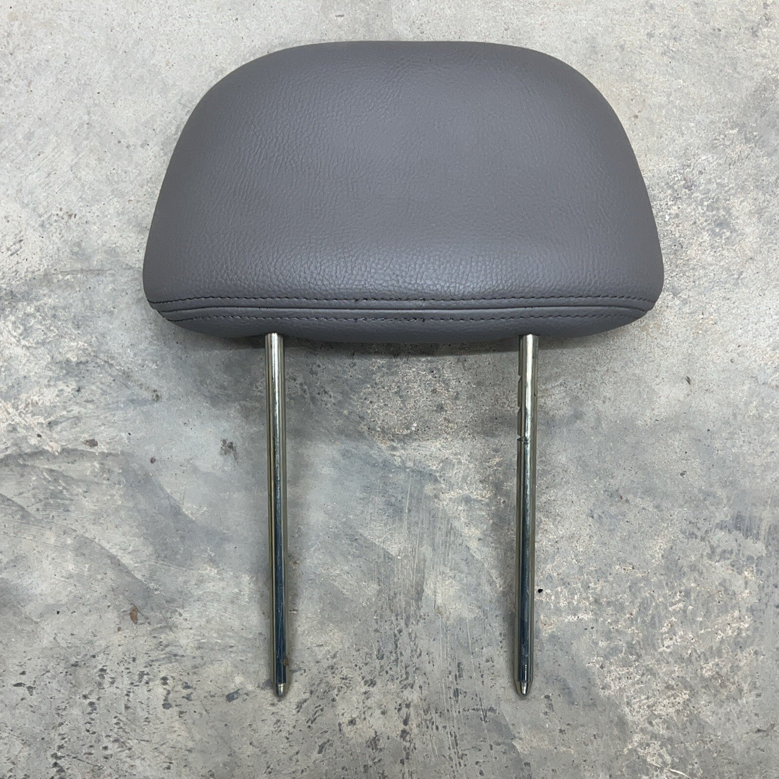 2001-2007 Chrysler Town & Country Headrest Rear Seat Gray Leather